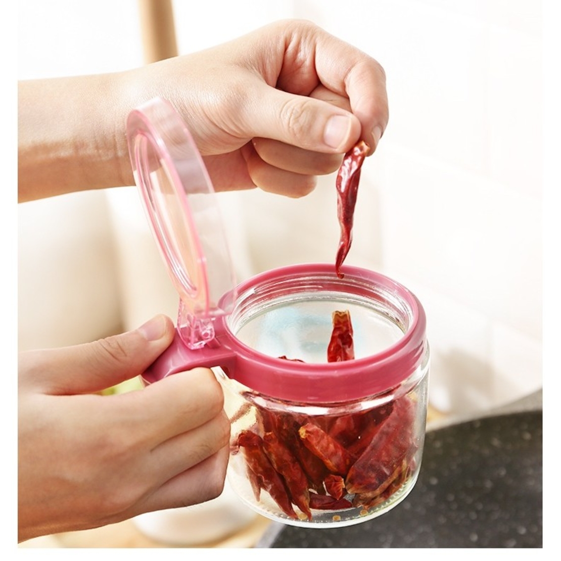 Recipient Condimente, Flippy, din Stilca, 180 ml, cu Maner si Lingurita, 8 x 9 cm, Capac Transparent, Roz