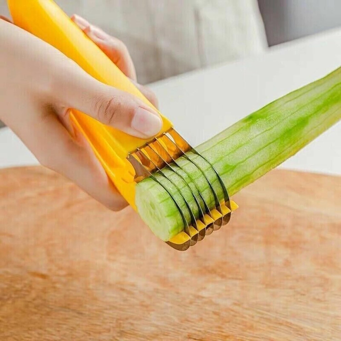 Feliator pentru Alimente, Flippy, Accesoriu pentru Bucatarie, Cutit pentru Legume si Fructe, Model Banana, Ergonomic, 17.5x5x4 cm, Galben