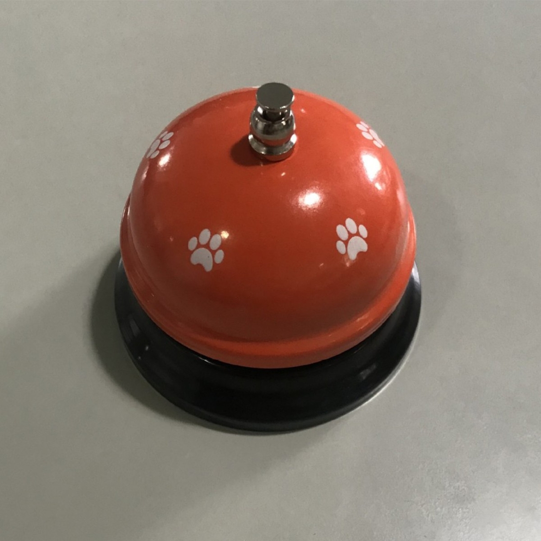 Clopotel Metalic Multifunctional, Flippy, Rosu cu Imprimeu Labuta Alba, 7.5 x 7.5 x 6.5  cm, Dresaj, Receptie, Restaurante