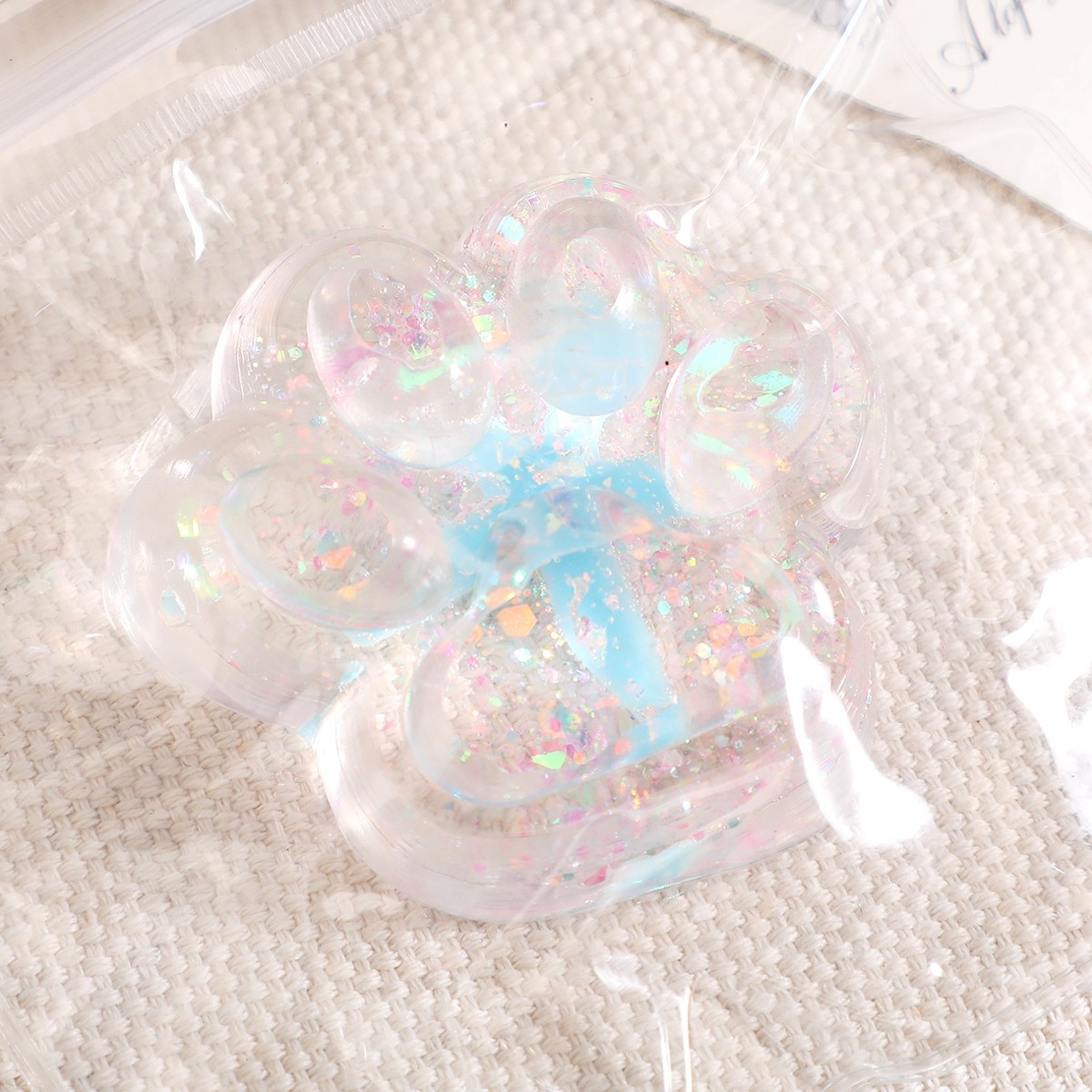 Jucarie Antistres Squishy, Flippy, cu Revenire Lenta, Squeeze Pinch Family, Model Cat Paw, 6.5 x 7 cm, din Tpr, 4-6 Ani, Model 2 Flori, Transparent