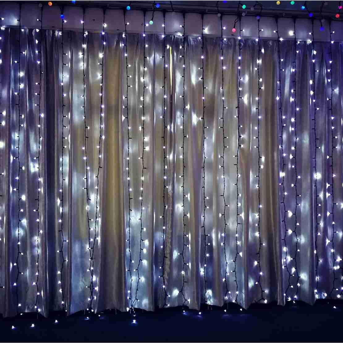 Instalatie Craciun Profesionala de Exterior IP65, Tip Perdea, 3m x 2m, 600 Led-uri Mari, Alb rece, cu flash, Alimentator 1,5 m, Interconectabila, Fir negru, Flippy