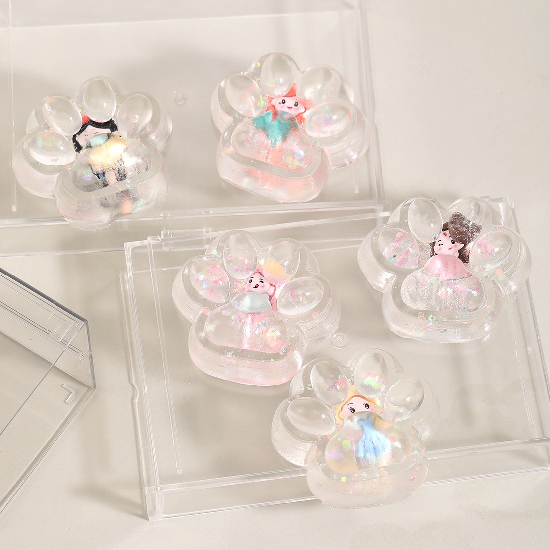 Jucarie Antistres Squishy, Flippy, Labuta de Pisica Pufoasa, cu Revenire Lenta, 7 x 6.5 cm, Model Printesa, Multicolor