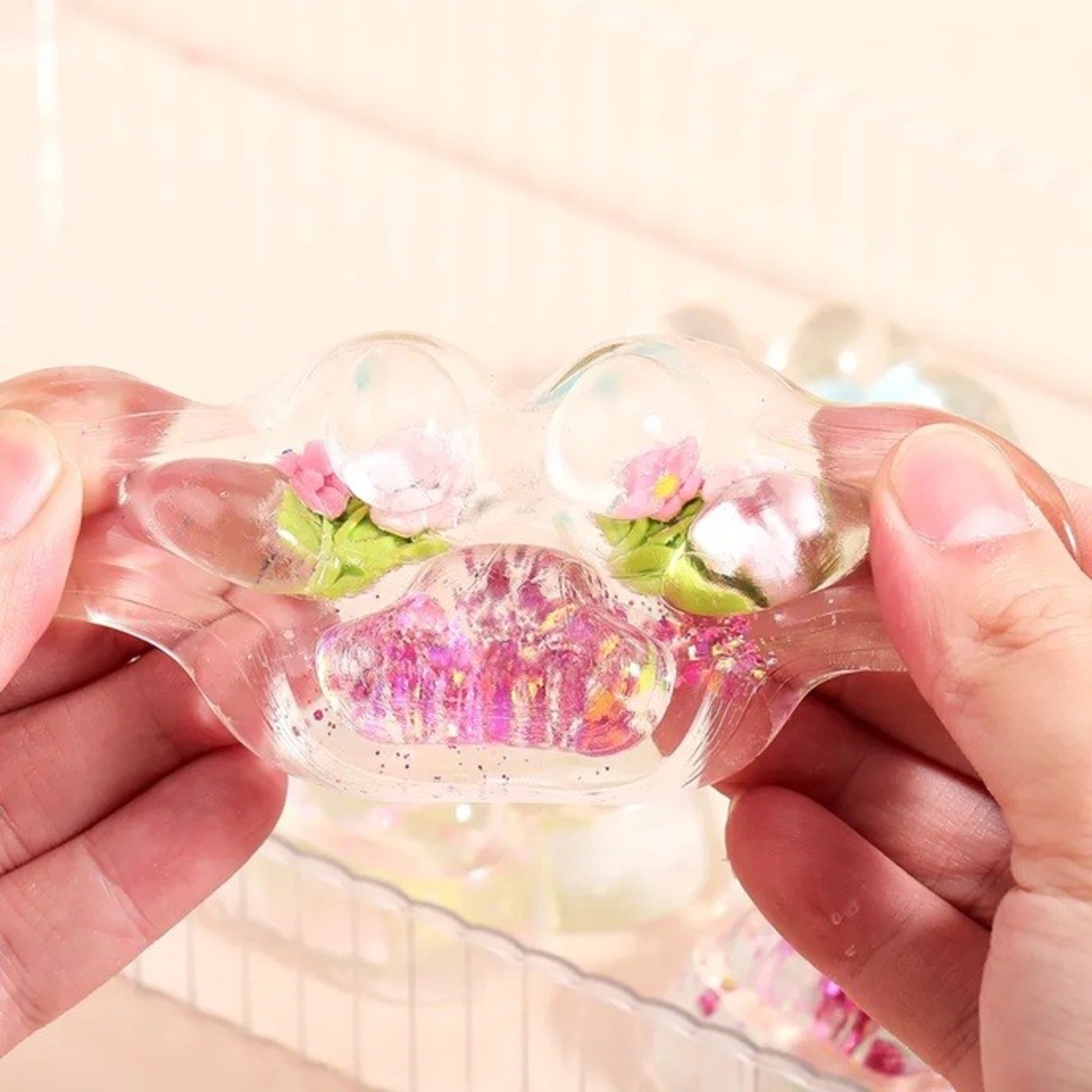 Jucarie Antistres Squishy, Flippy, Labuta de Pisica Pufoasa, cu Revenire Lenta, 7 x 6.5 cm, Model Flori 1, Transparent