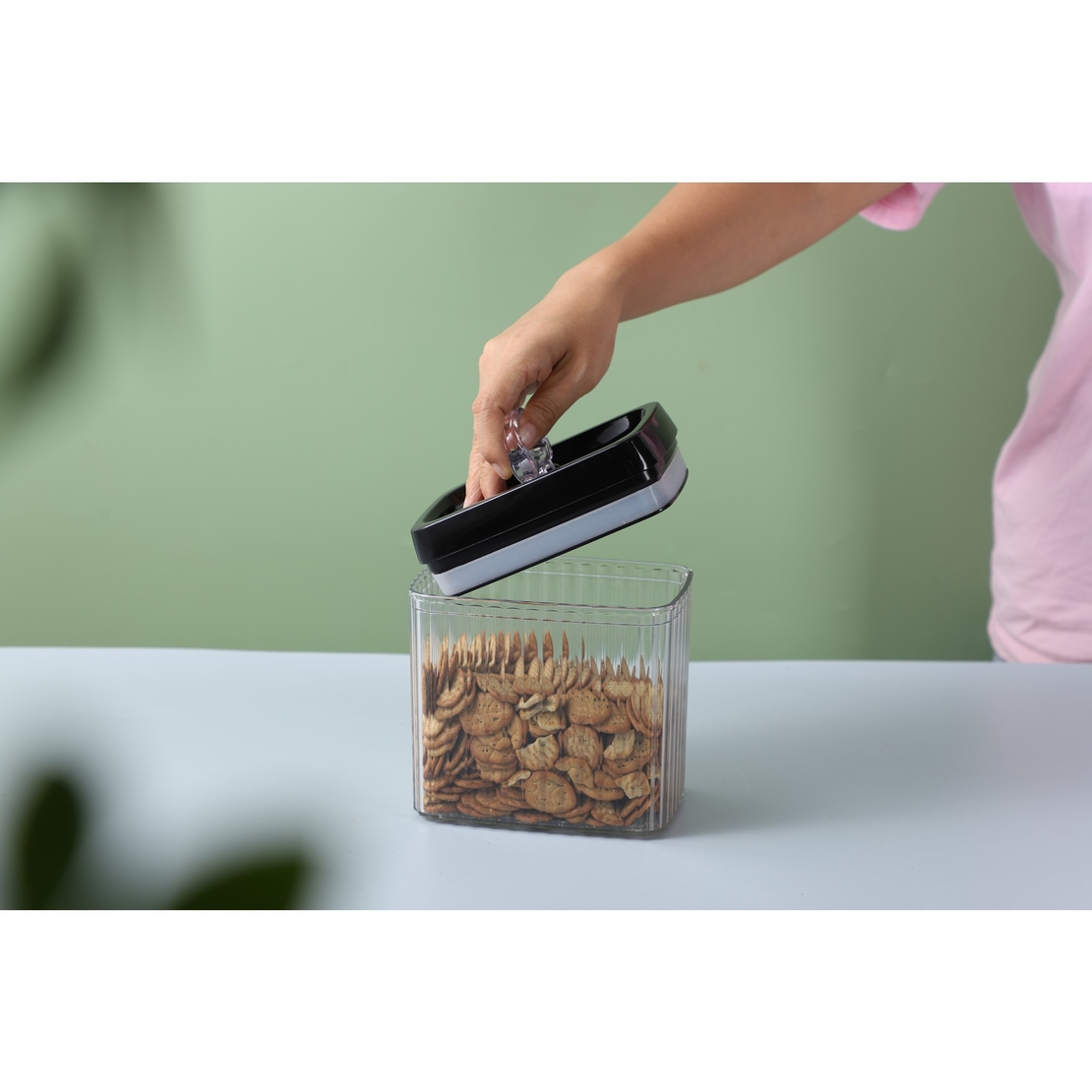 Set 3 Recipiente din Plastic, Flippy, pentru Alimente/Obiecte, Inchidere Ermetica, Textura Ondulata, 2 x 1.5l, 1 x 3.3 l, Transparent