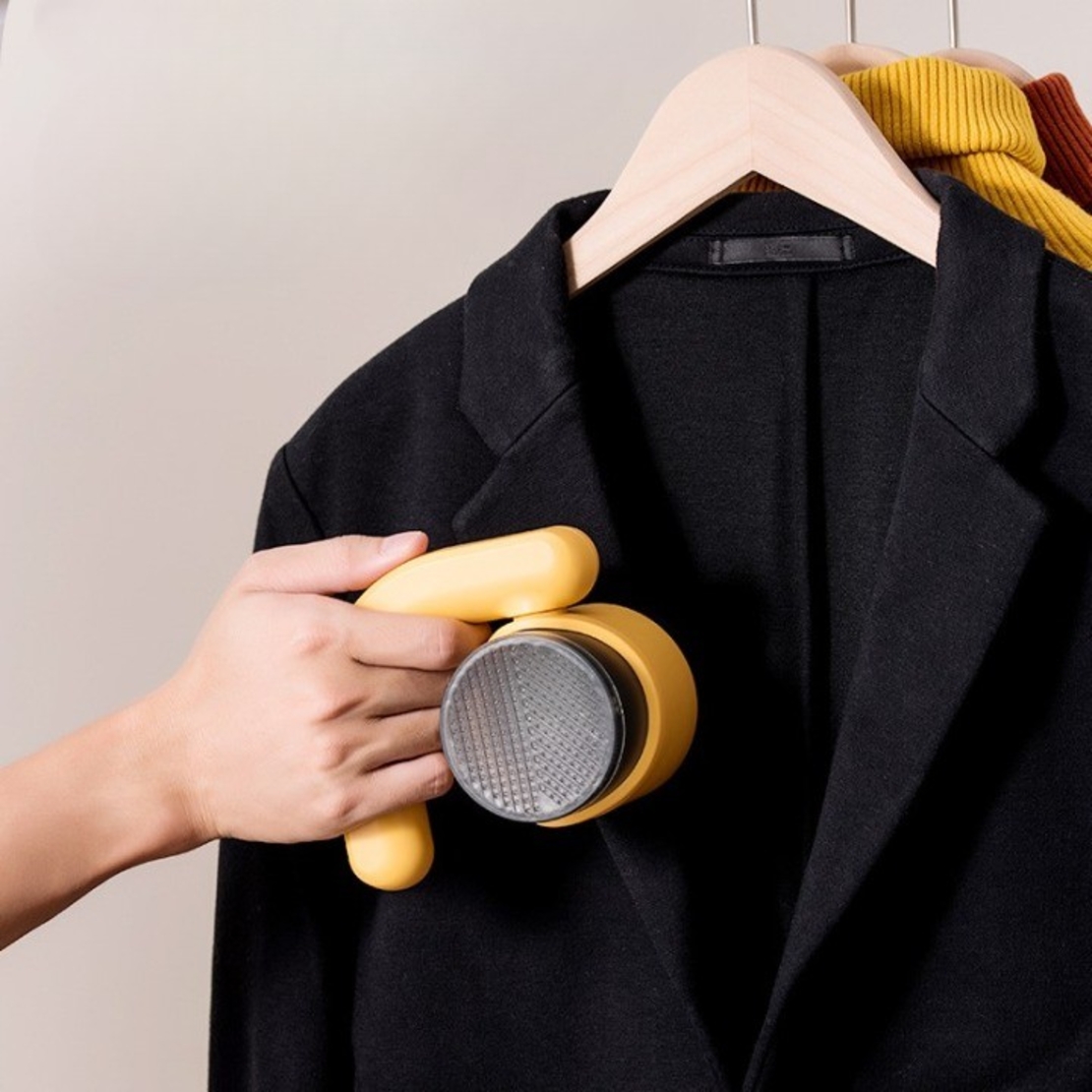 Aparat Pentru Curatat Scame, Par Si Praf, Flippy, cu LED, Pentru Diferite Tipuri De Material, Cu Lame Din Otel Inoxidabil, Compartiment de Depozitare, Maner Reglabil, 11x10.5x8.7 cm, Galben