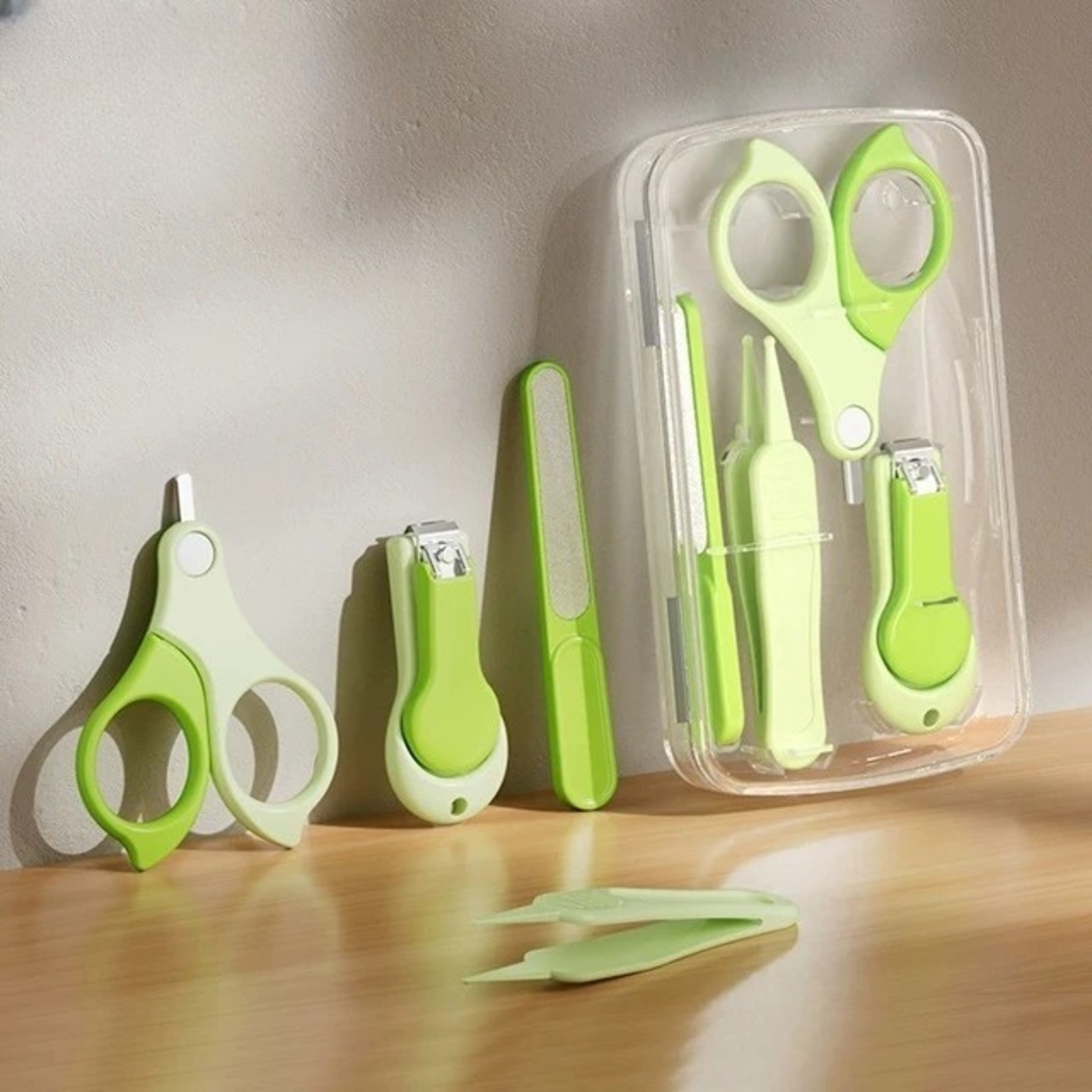 Set 4in1 de Ingrijire Unghii pentru Bebelusi, Flippy, Cutie de Depozitare Transparenta, 0-6 Ani, 13.6x8x2 cm, Verde