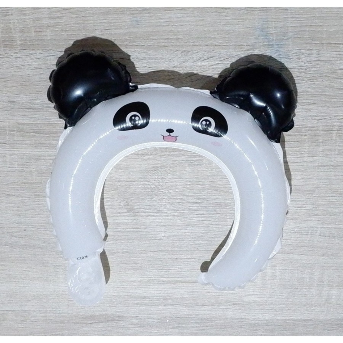 Balon din Folie Metalizata, Flippy, Tip Coronita cu Urechi, Model Panda, Ambalaj Individual, Pai Inclus, Umflare cu Aer sau Heliu, 27 x 28 cm, Alb/Negru