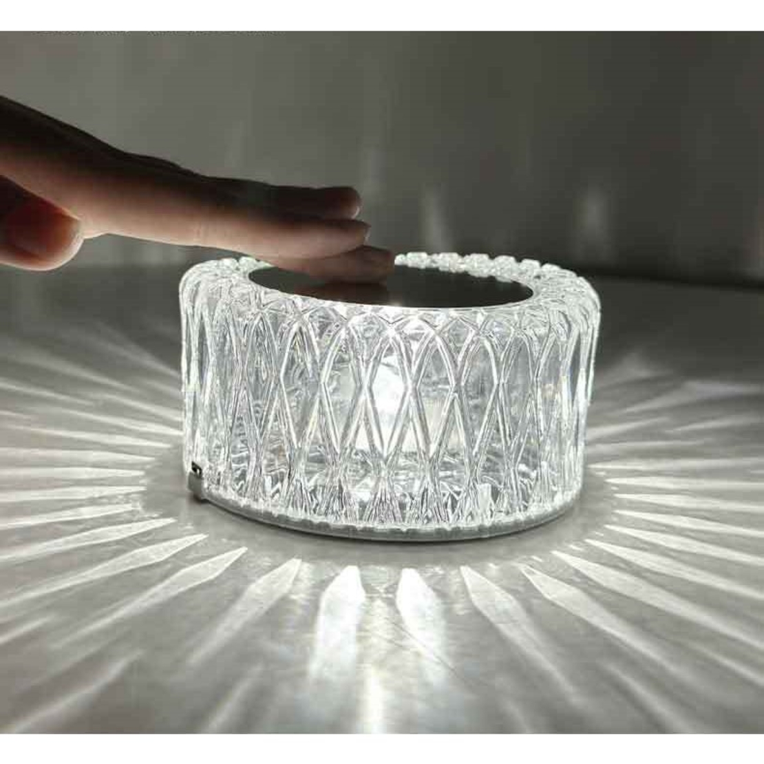Lampa LED RGB 16, Flippy, 3 Nivele de Intensitate, Incarcare USB, 3W, Cristal Acrilic, 6x12 cm, Telecomanda, Transparent