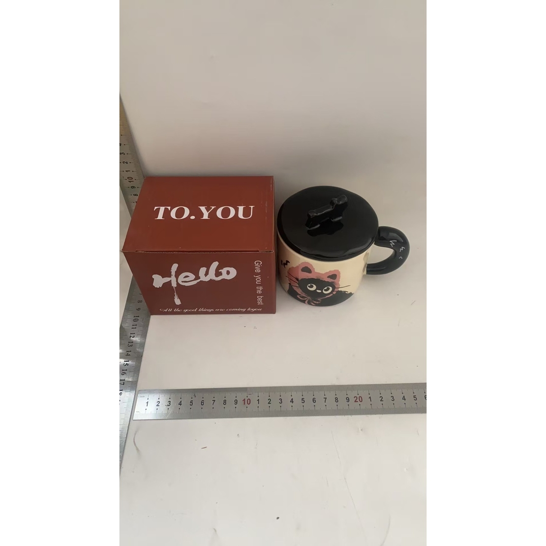 Cana din Ceramica, Flippy, Model in Cutie pentru Cadou, Cana pentru Ceai, Cafea, Cana Retro Design Capac cu Figurina 3D, 9.5 x 8 x 8 cm, 360 ml, Bej, Print Pisica Roz Negru