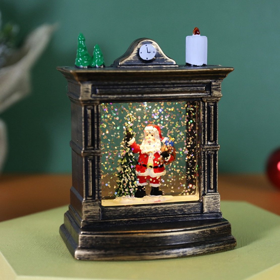 Decoratiune de Craciun tip Semineu / Ceas, Flippy, Glob de Cristal cu Fulgi de Zapada, Model Mos Craciun, Iluminare LED, 11.5 x 8.5 x 6.5 cm, Carcasa Vintage Bronze, Transparent