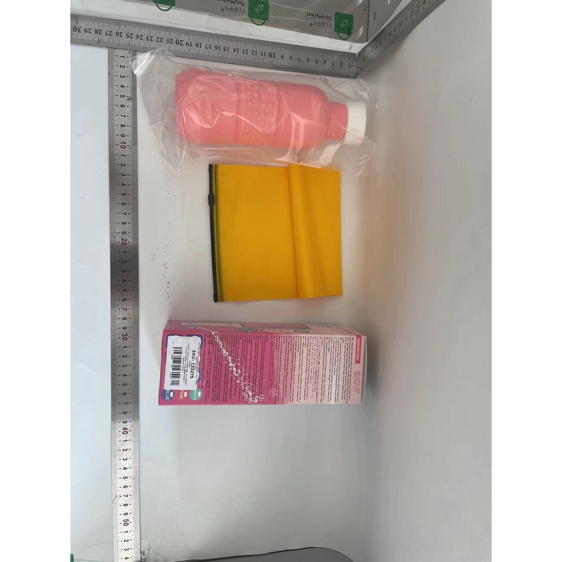Bideu Portabil pentru Igiena Intima, Flippy, pentru Postpartum/ Postoperator, 450 mL, cu Capac si Husa Galbena, 29.5x7 cm, Culoare Recipient Roz