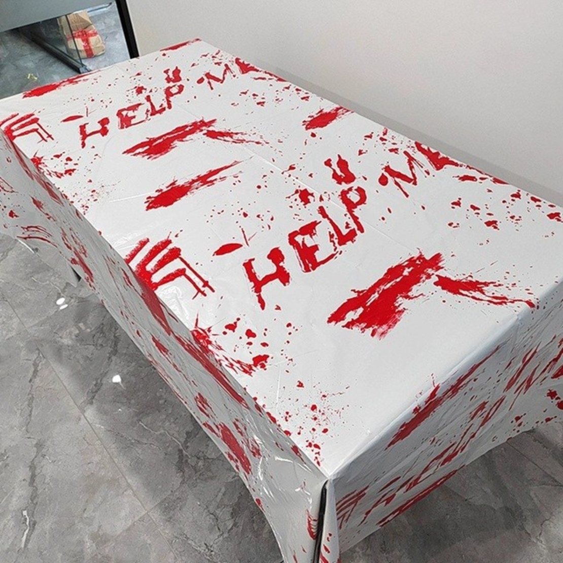 Fata de Masa, Flippy, din Folie, Imprimeu Halloween - Help Me, 137 x 274 cm, Alb/Rosu