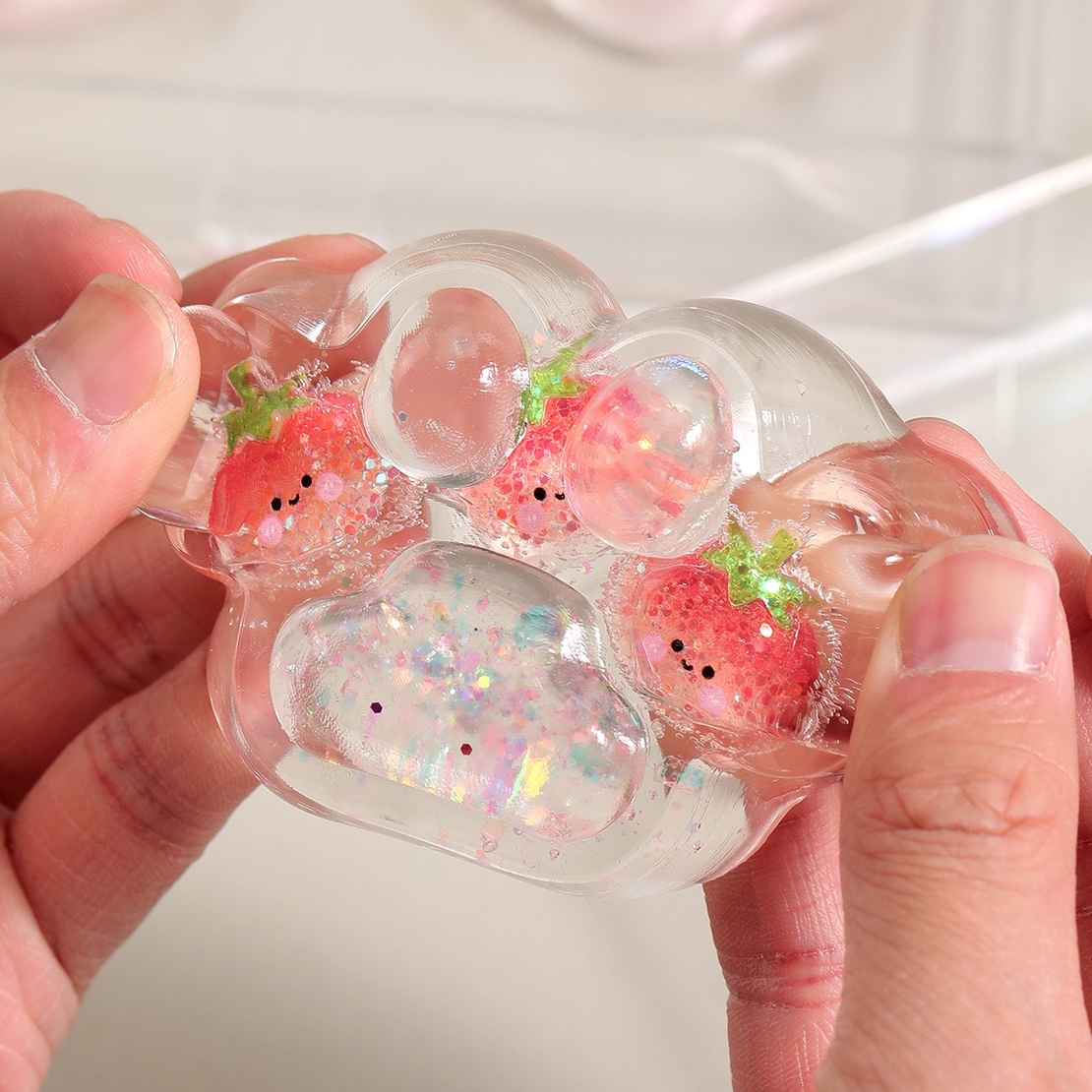 Jucarie Antistres Squishy, Flippy, Labuta de Pisica Pufoasa, cu Revenire Lenta, 7 x 6.5 cm, Model 270532, Multicolor