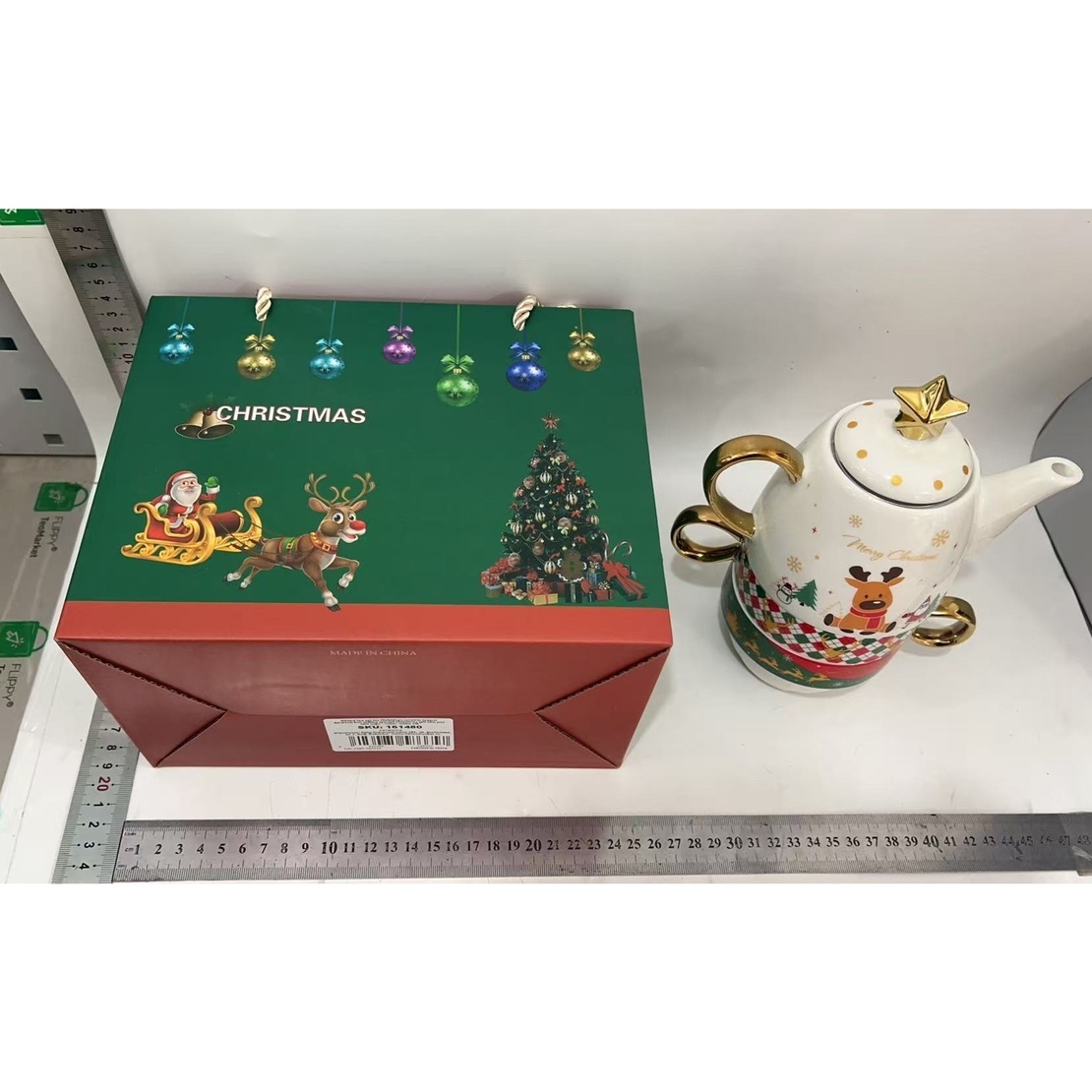 Set de Ceai, Flippy, Tema Craciun, Ceainic 450 ml, 2 x Cani 250 ml, din Ceramica, Model Ren Merry Christmas, Alb/Verde