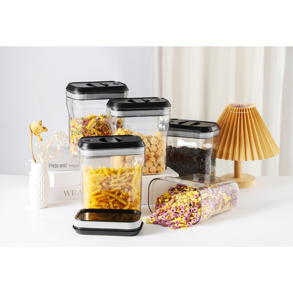 Recipient din Plastic, Flippy, pentru Alimente/Obiecte, Inchidere Ermetica Rotire 90 grade, 2l, 20.5 x 10.5 x 27 cm, Transparent