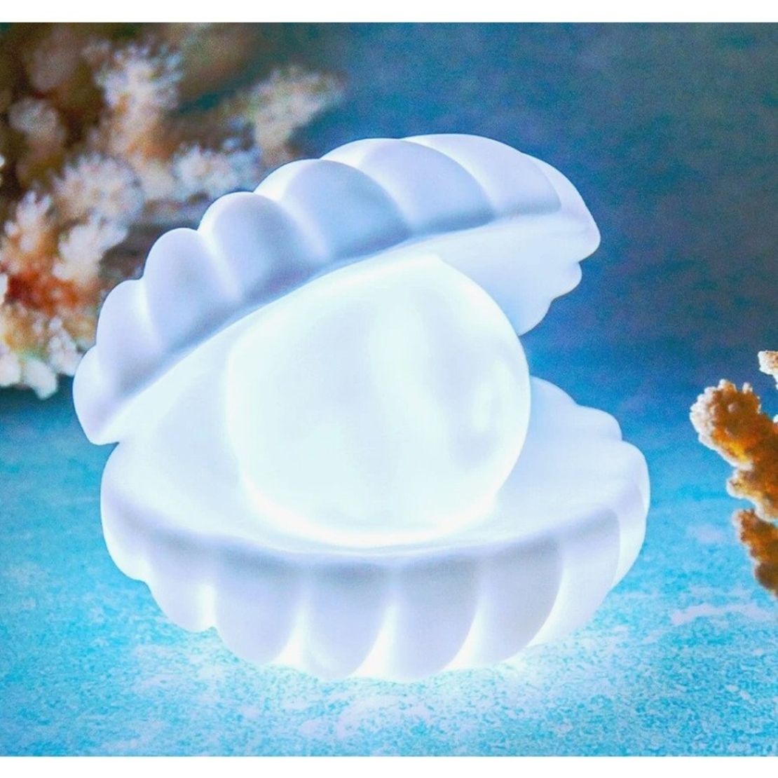 Lampa de Veghe, Flippy, Model Scoica cu Perla, Lumina Alb Rece, 10 x 8.5 cm, Led, Baterii Incluse 3 x LR44, Alb