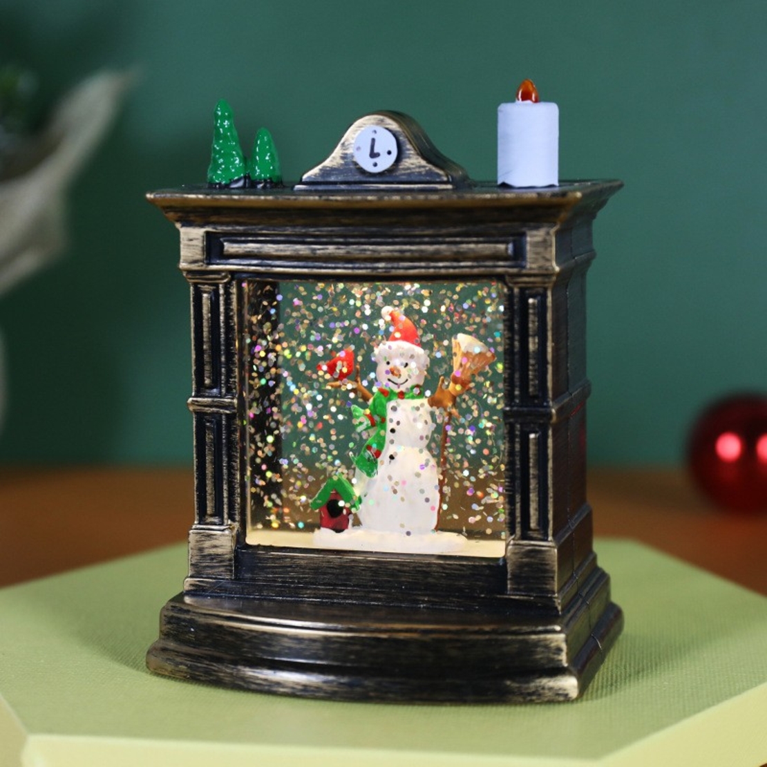 Decoratiune de Craciun tip Semineu / Ceas, Flippy, Glob de Cristal cu Fulgi de Zapada, Model Om de Zapada, Iluminare LED, 11.5 x 8.5 x 6.5 cm, Carcasa Vintage Bronze, Transparent