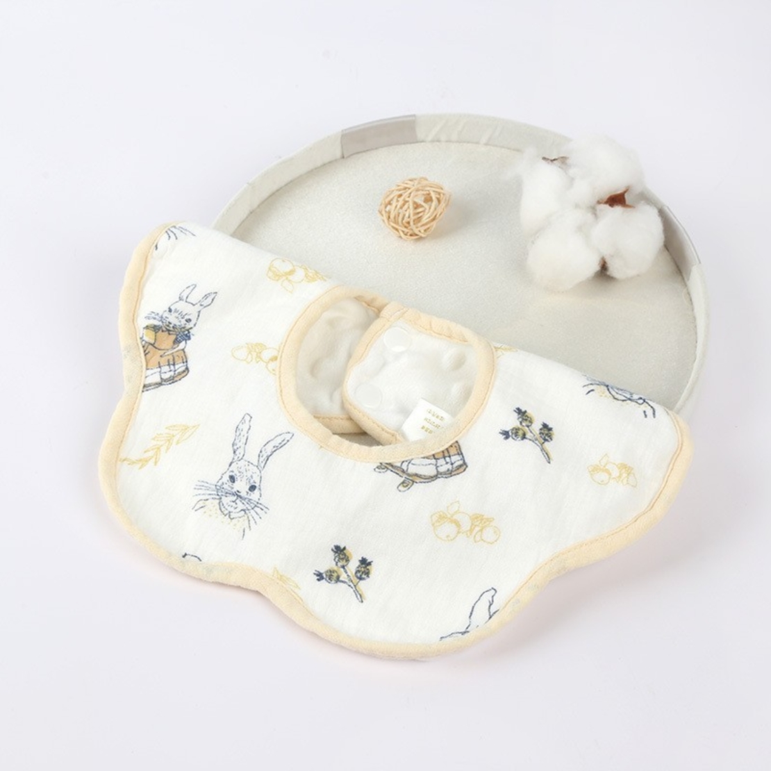 Baveta Tip Floare, Flippy, din Bumbac, pentru Copii 0-12 Luni, Rezistenta la apa, cu Capse, Model cu Iepurasi, 26 x 29 cm, Alb