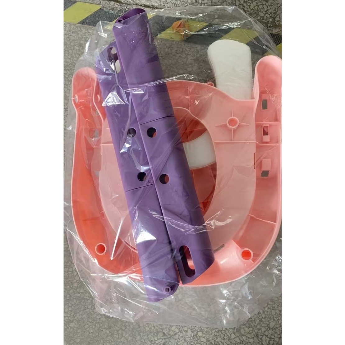 Reductor si Scaunel Inaltator WC, Flippy, pentru Copii 1 - 7 Ani, 2 Trepte Reglabile, Pliabil, Colac Moale, cu Spatar si Manere, Inaltime 54/58 cm x 39.5 x 35 cm, din Plastic+PVC, Roz/Mov