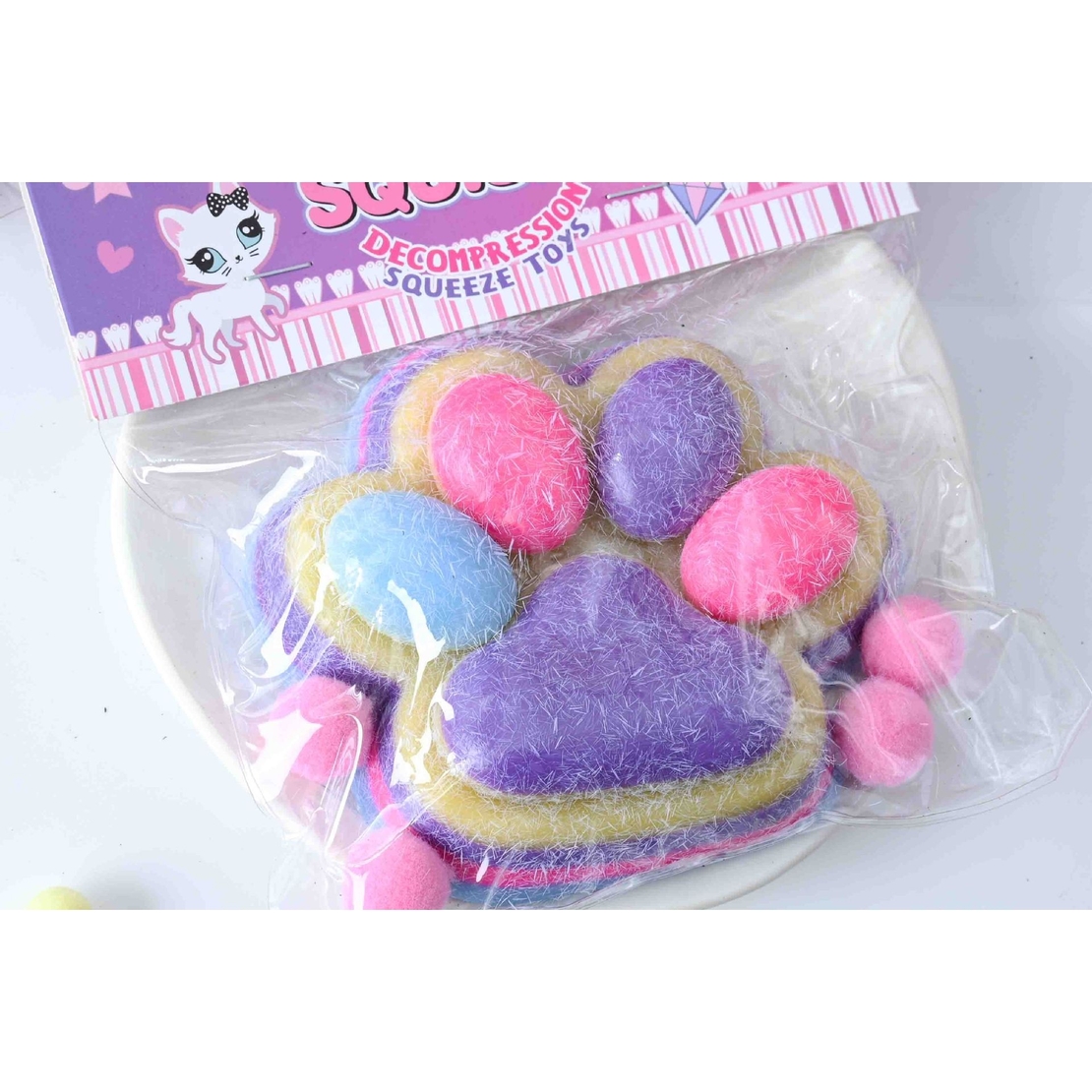 Jucarie Antistres Squishy, Flippy, cu Revenire Lenta, Model Labuta de Pisica Pufoasa, 12.5x10.5 cm, 220g, Squeeze Pinch Family, Ambalaj Transparent, Mov-Multicolor