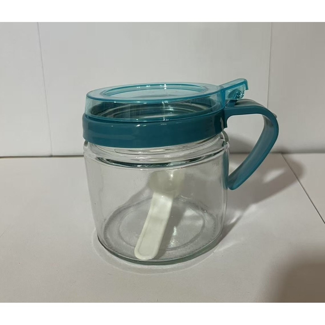 Recipient Condimente, Flippy, din Stilca, 180 ml, cu Maner si Lingurita, 8 x 9 cm, Capac Transparent, Albastru