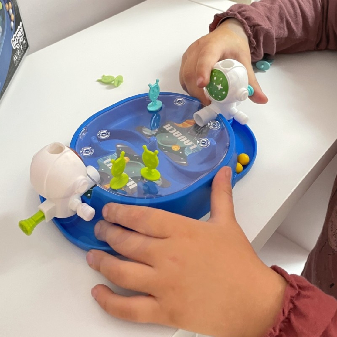 Jucarie Interactiva, Flippy, Model Astronauti, Joc de Masa, +5 Ani, Portabil, 2 Jucatori, 19 x 7 x 11.3 cm, Albastru