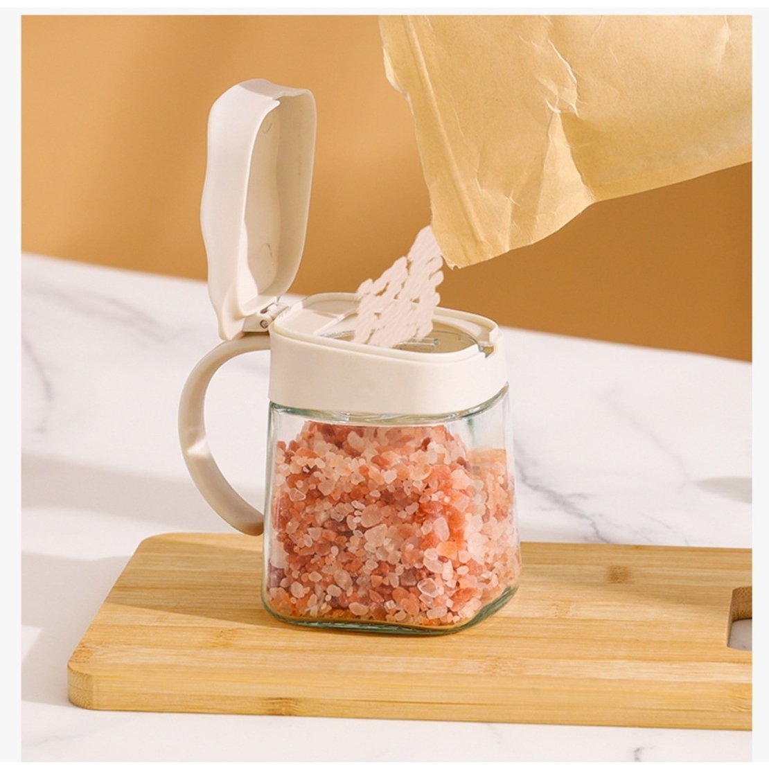 Recipient Condimente, Flippy, din Stilca, 180 ml, cu Maner si Lingurita, 11.3 x 8.2 cm, Capac Ondulat, Alb