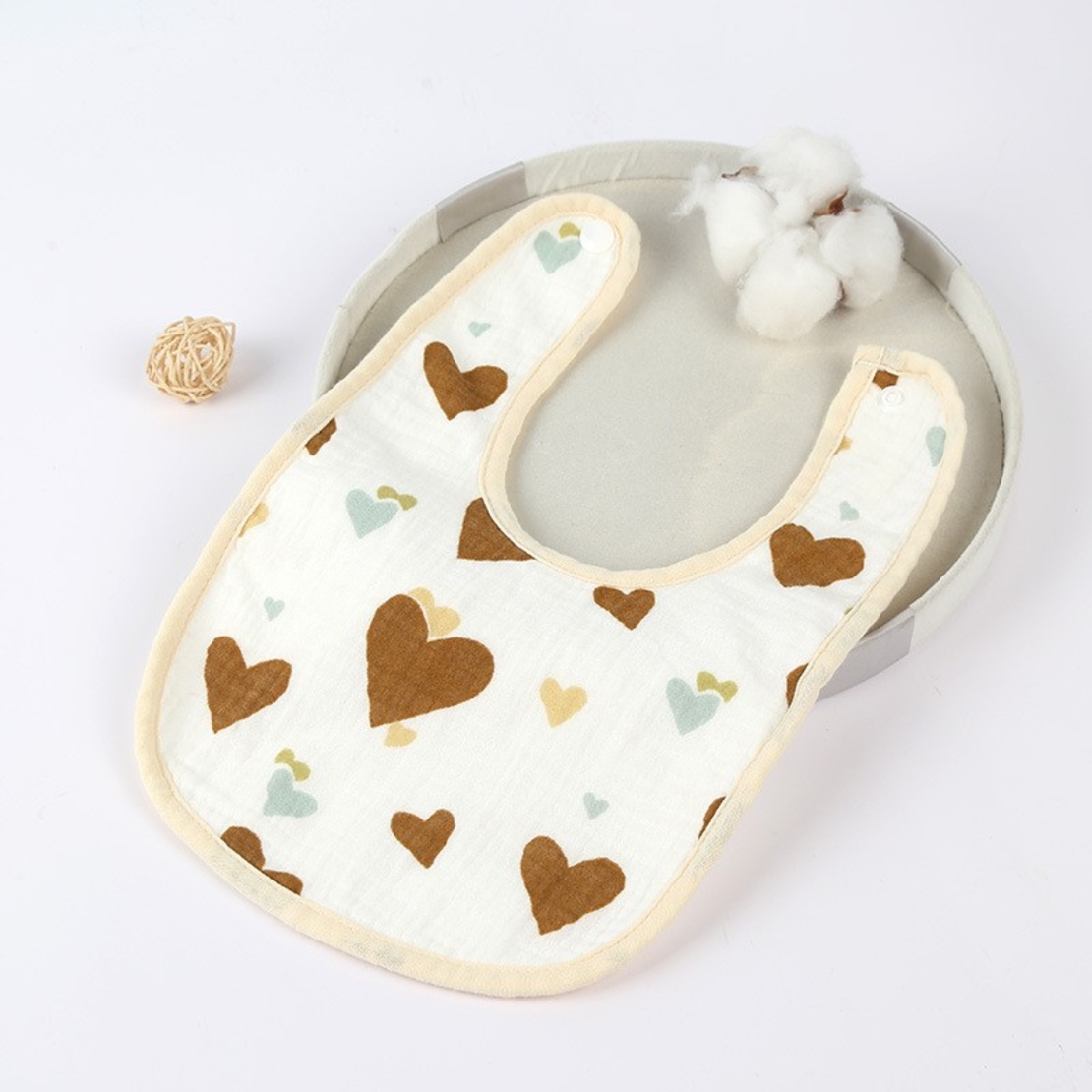 Baveta in Forma de U, Flippy, din Bumbac, pentru Copii 0-12 Luni, Rezistenta la Apa, cu Capse, Model cu Inimioare,  21x30 cm, Bej