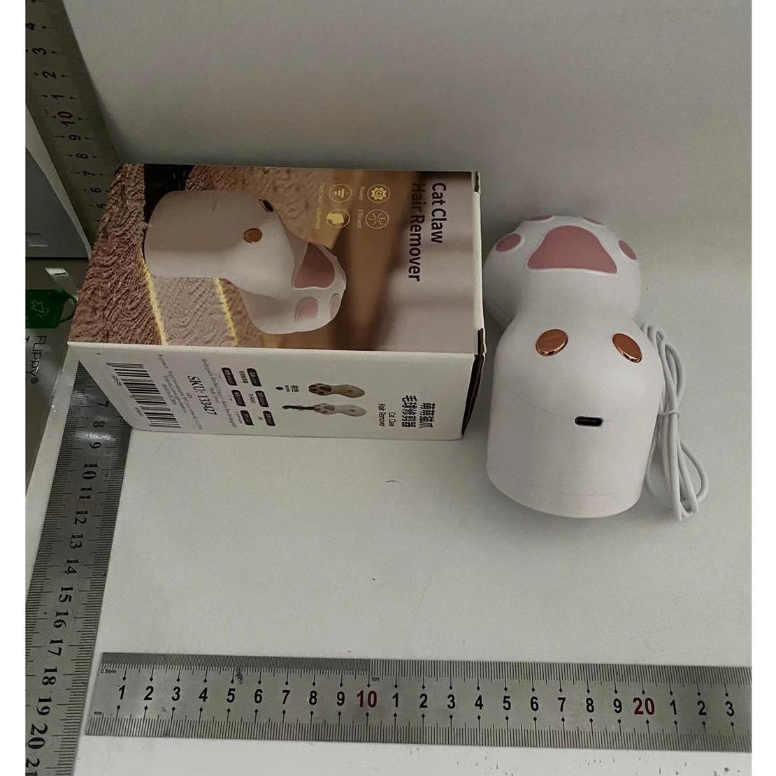 Aparat pentru Curatat Scame, Par Si Praf, Flippy, Pentru Diferite Tipuri De Material, Incarcare USB Type-C, Model Labuta de Pisica, 14x7x7.5 cm, Alb-Roz