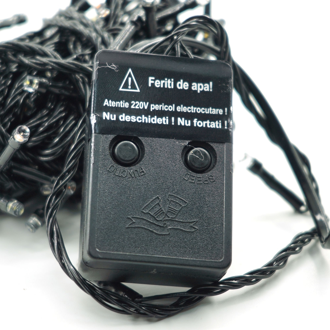 Instalatie de Craciun liniara Yoto, 10 m, din care 1 m cablu priza 220V, 100 LED, 8 jocuri de lumini, pentru interior, controler, fir negru, multicolor