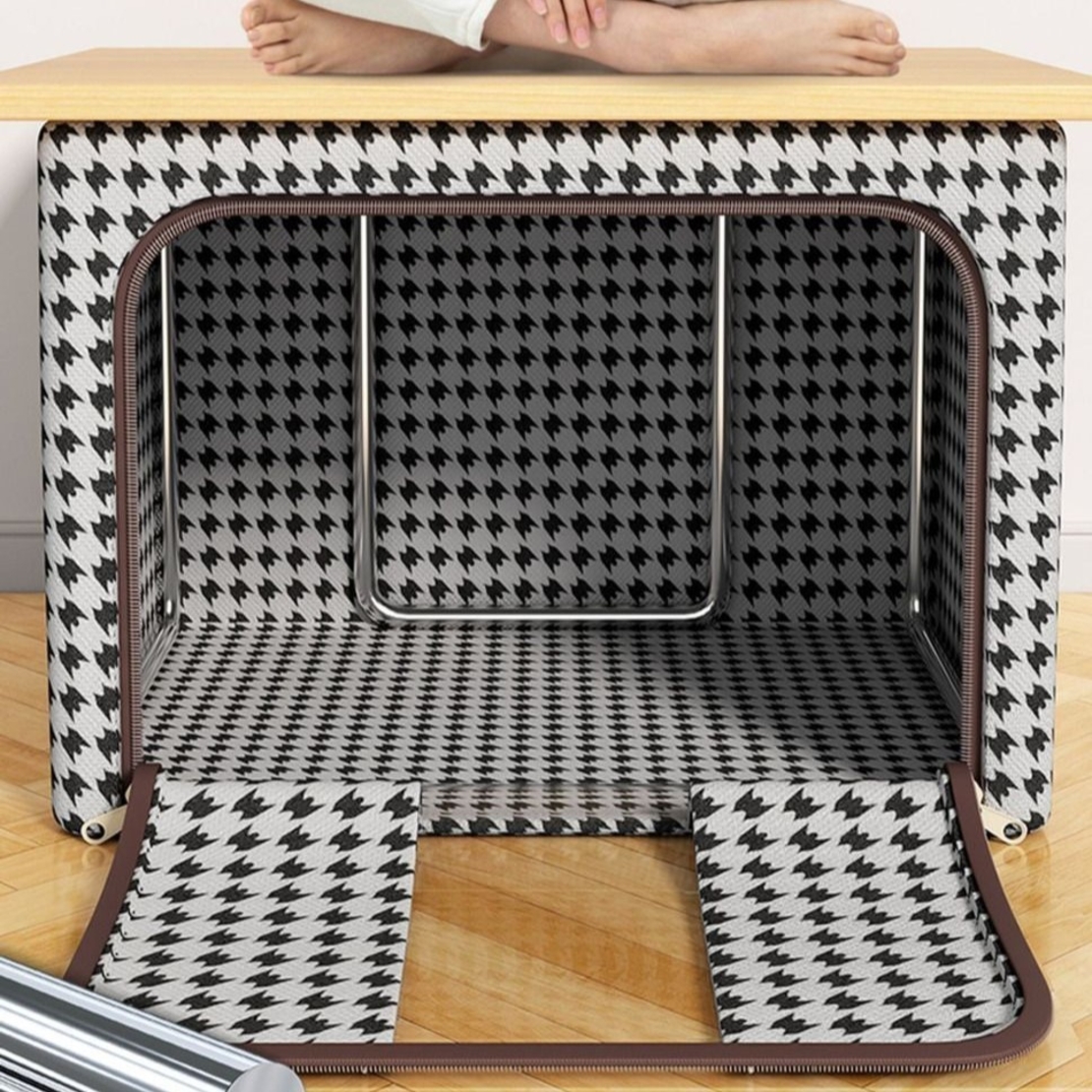 Cutie de Depozitare Pliabila, Flippy, Cu fermoar Bidirectional, 24 L, Textil, 40x30x20 cm, Cadru Metalic, o Fereastra, Suport Baza Stabil din Plastic, Design Zebra, Alb Negru