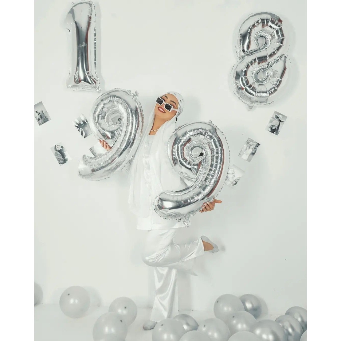 Balon din Folie Metalizata, Flippy, Figurina Cifra, Tema Aniversare 40 cm, Ambalaj Individual, Pai inclus, Umflare cu Aer sau Heliu, Argintiu, Cifra 1