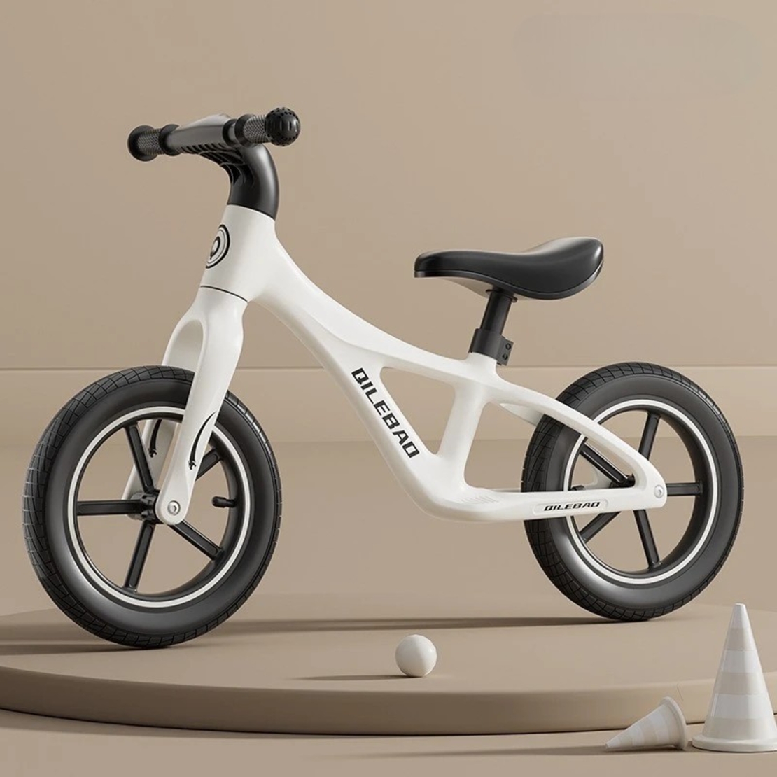 Bicicleta pentru Copii, Flippy, Fara Pedale, Pentru 2-6 Ani, 2 Roti Silentioase, Sa Reglabila 43 - 58 cm, din Plastic si Fibra de Sticla, 88 x 56 x 43 cm, Alb