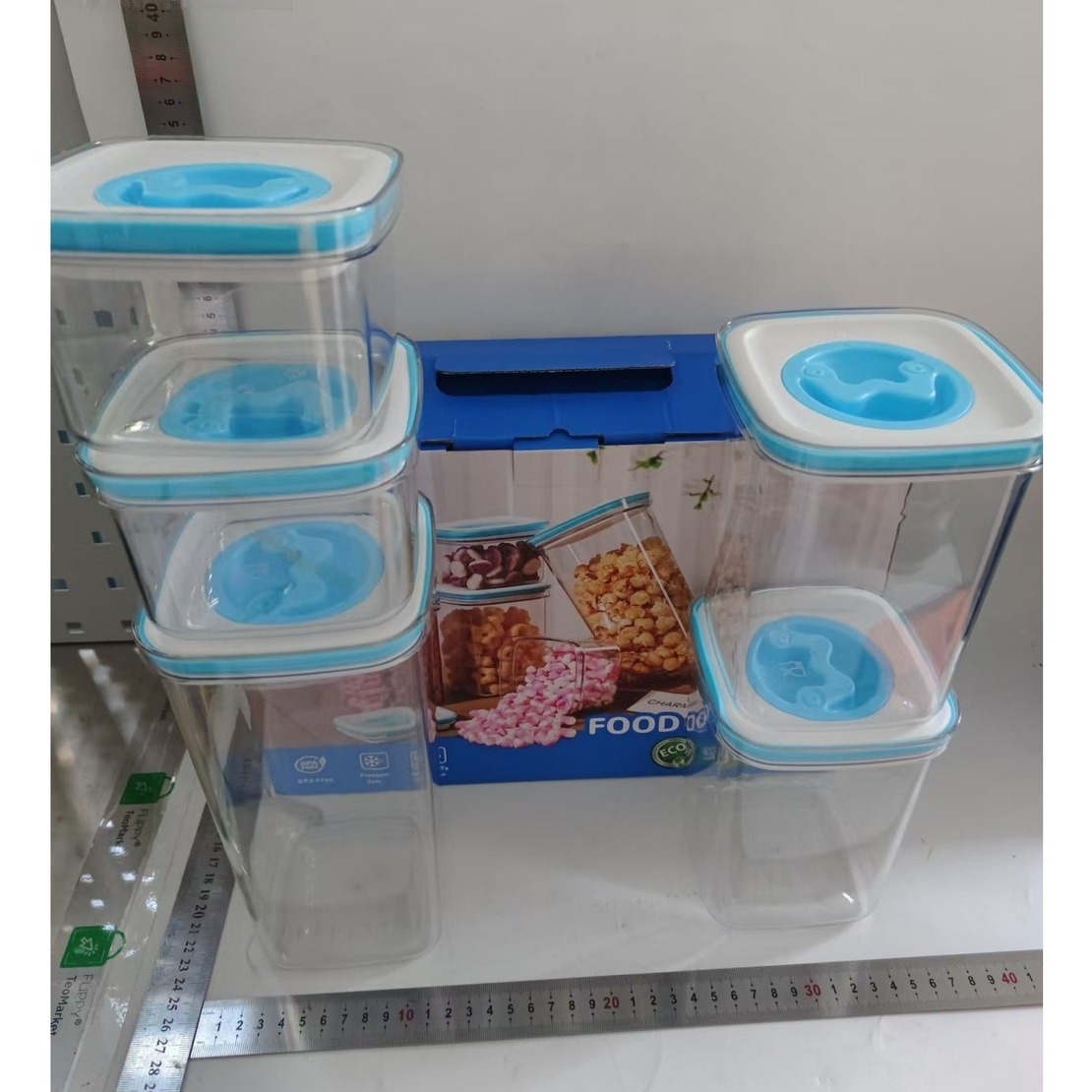 Set 5 Cutii de Depozitare pentru Bucatarie, Flippy, 2 x 600ml, 2 x 1.3L, 1 x 2L, din ABS+PET+Silicon, Capac Alb/Albastru, 23 x 10 x 10 cm, Transparent
