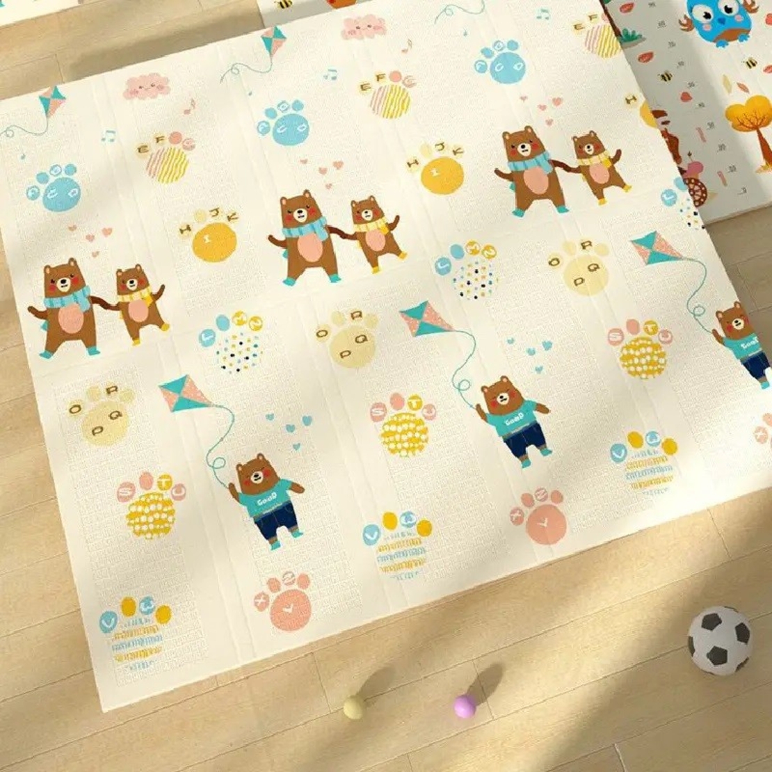 Covoras pentru Copii, Flippy, cu 2 Fete, Model Zmeu/Ursi, din XPE+PE, Impermeabil, Antiderapant, Protectie Termica, +3 Luni, Pliabil, 150 x 200 x 1.5 cm, Multicolor