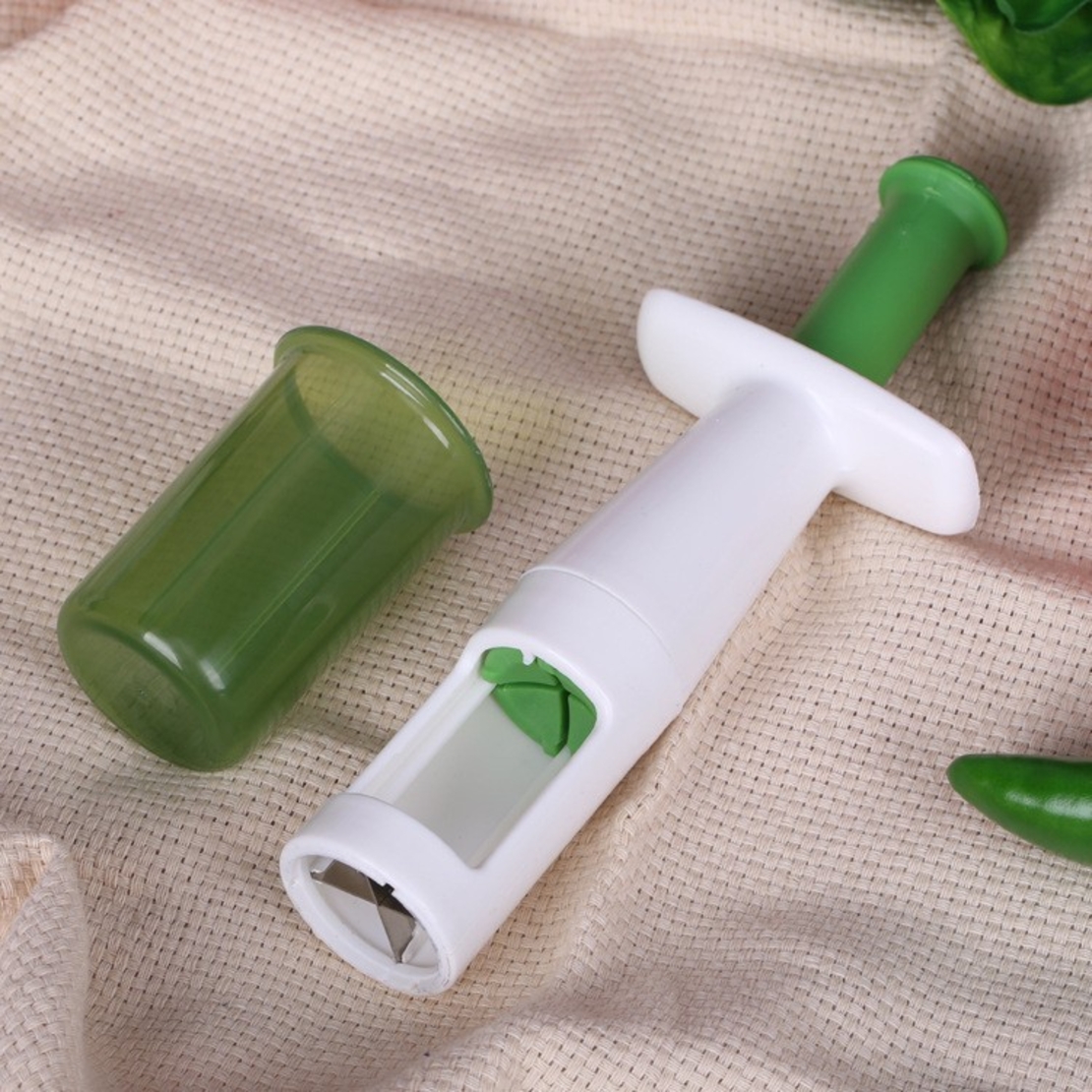 Cutit Feliator pentru Legume si Fructe mici, Flippy, Feliator pentru Rosii Cherry, Feliator pentru Masline, Ustensila de Feliat Fructe si Legume, 18 x 6,5 cm, Verde