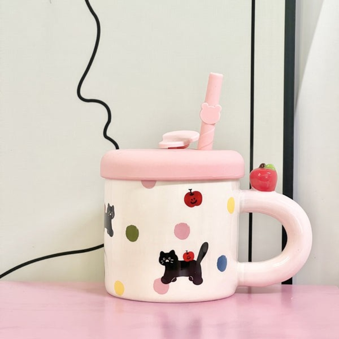 Cana din Ceramica cu Capac si Pai, Flippy, Capacul si Paiul din Silicon Roz, 9x8.5 cm, Model Cute B, Capacitate 380ml