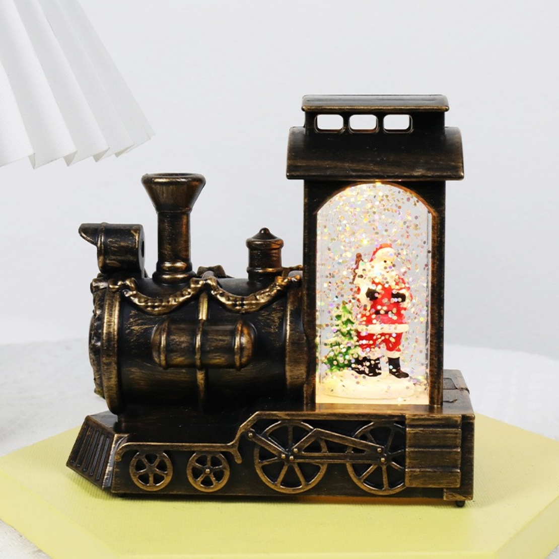 Decoratiune de Craciun tip Locomotiva, Flippy, Glob de Cristal cu Fulgi de Zapada, Model Mos Craciun, Iluminare LED, 11.5 x 12.5 x 6 cm, Carcasa Vintage Bronze, Transparent