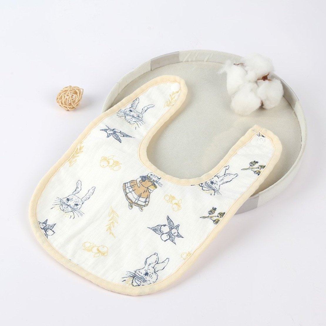 Baveta in Forma de U, Flippy, din Bumbac, pentru Copii 0-12 Luni, Rezistenta la Apa, cu Capse, Model cu Iepurasi, 21x30 cm, Bej