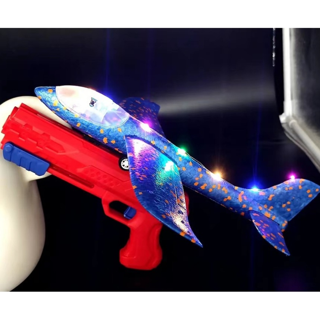 Pistol cu Lansator de Avion, Flippy, din Polistiren+Plastic, +3 Ani, Avion 38 cm, Lansare 10 m, cu Lumini si Roti, Rosu/Albastru