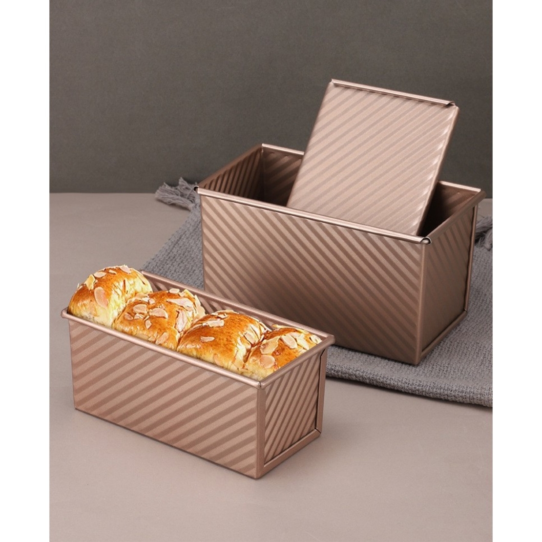 Tava pentru Paine, Flippy, din Otel Carbon, 450 g, cu Capac, Antiaderenta, 21 x 11 x 11.5 cm, Roz Auriu