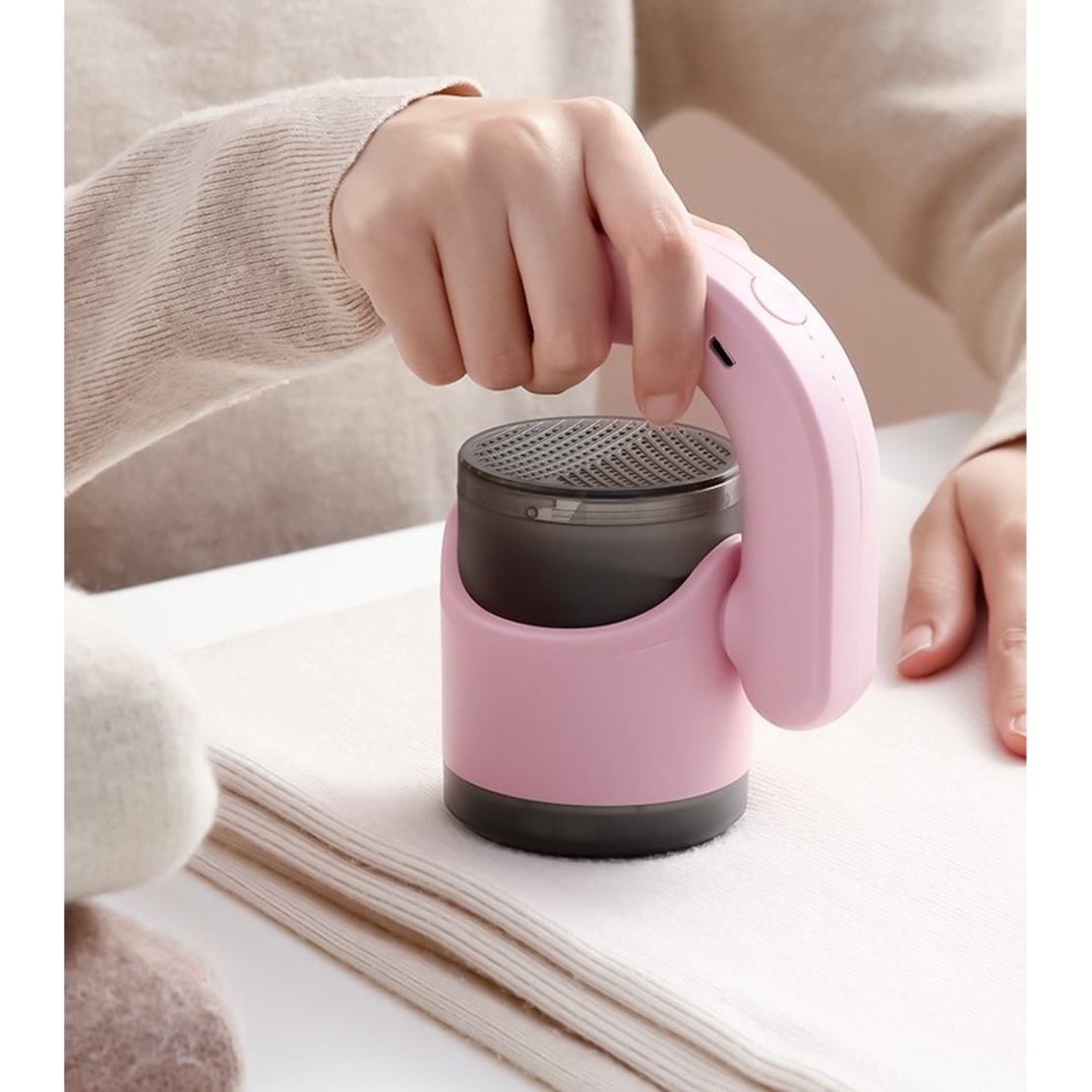 Aparat Pentru Curatat Scame, Par Si Praf, Flippy, cu LED, Pentru Diferite Tipuri De Material, Cu Lame Din Otel Inoxidabil, Compartiment de Depozitare, Maner Reglabil, 11x10.5x8.7 cm, Roz