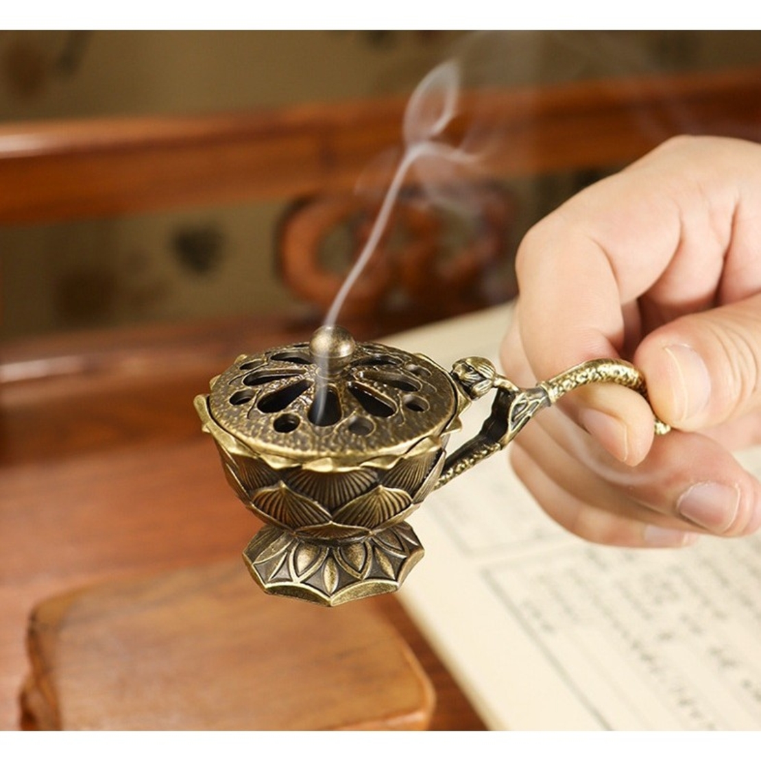 Suport de Tamaiat, Flippy, din Aliaj de Zinc, Model Lotus, Ignifug, 9.7 x 4.8 x 4.7 cm, Bronz