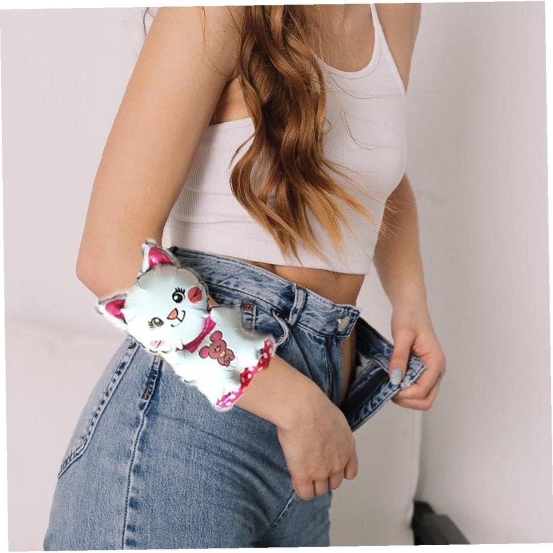 Balon din Folie Metalizata, Flippy, Figurine Animalute, Tip Bratara, Model Pisica, 13 x 35 cm, Ambalaj Individual, Pai Inclus, Umflare cu Aer sau Heliu, Alb