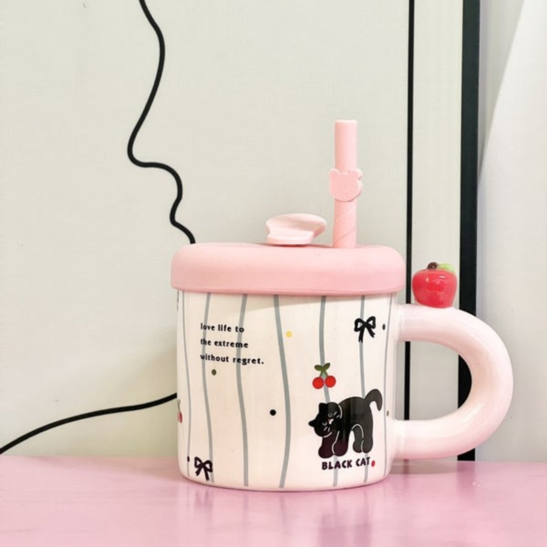 Cana din Ceramica cu Capac si Pai, Flippy, Capacul si Paiul din Silicon Roz, 9x8.5 cm, Model Cute A, Capacitate 380ml