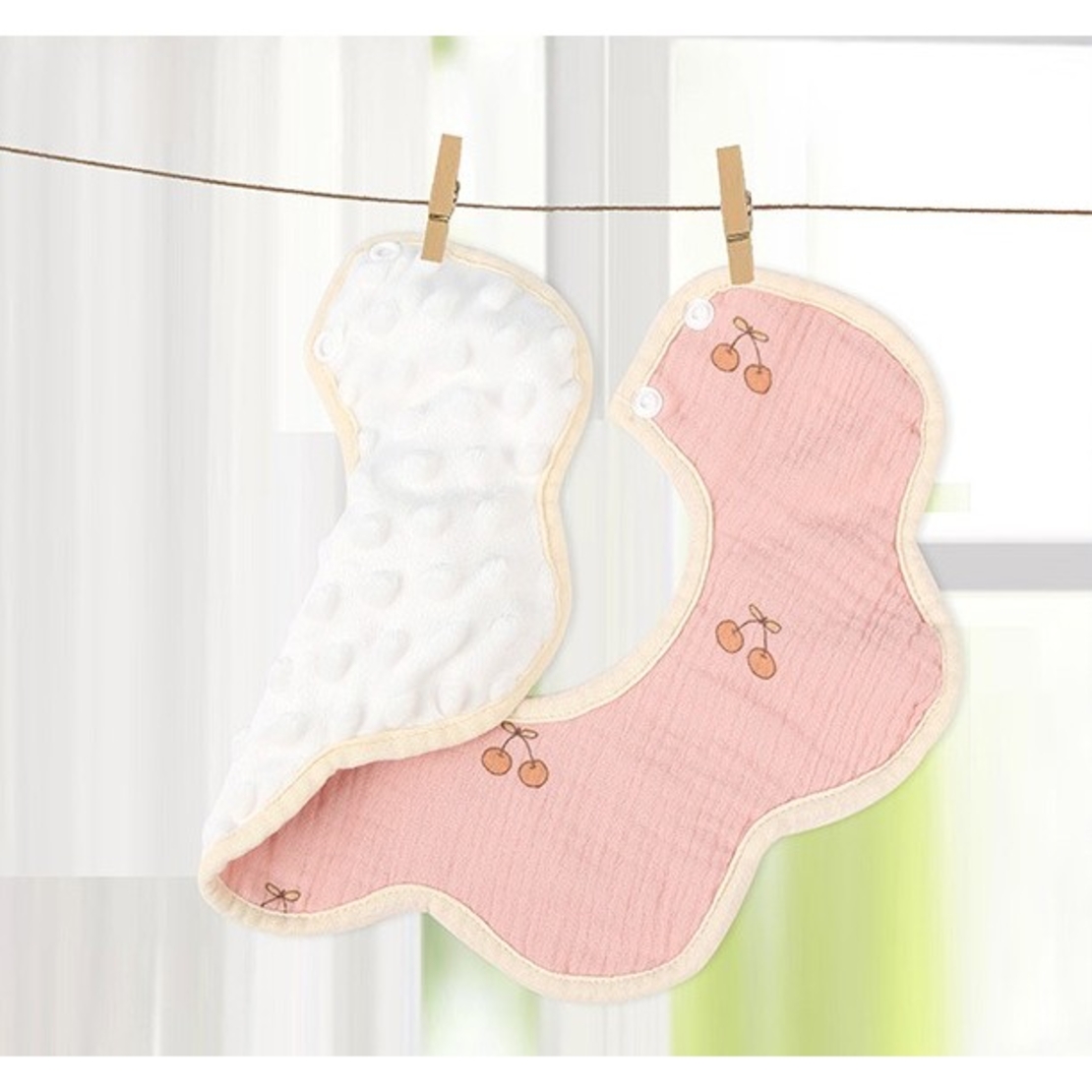 Baveta Tip Floare, Flippy, din Bumbac, pentru Copii 0-12 Luni, Rezistenta la apa, cu Capse, Model cu Cirese, 26 x 29 cm, Roz