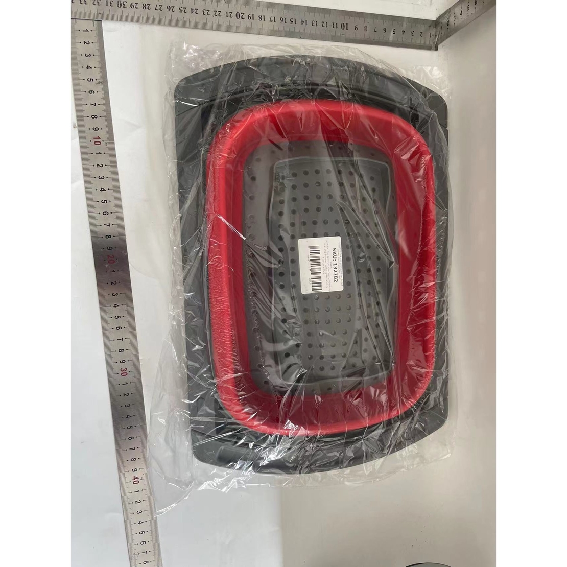 Cos de Scurgere Retractabil pentru Chiuveta, Flippy, cu Filtru, pentru Fructe si Legume, de Uz Casnic, 39x12 cm, Design Extensibil pana la 61 cm, cu Manere de Prindere, Rosu
