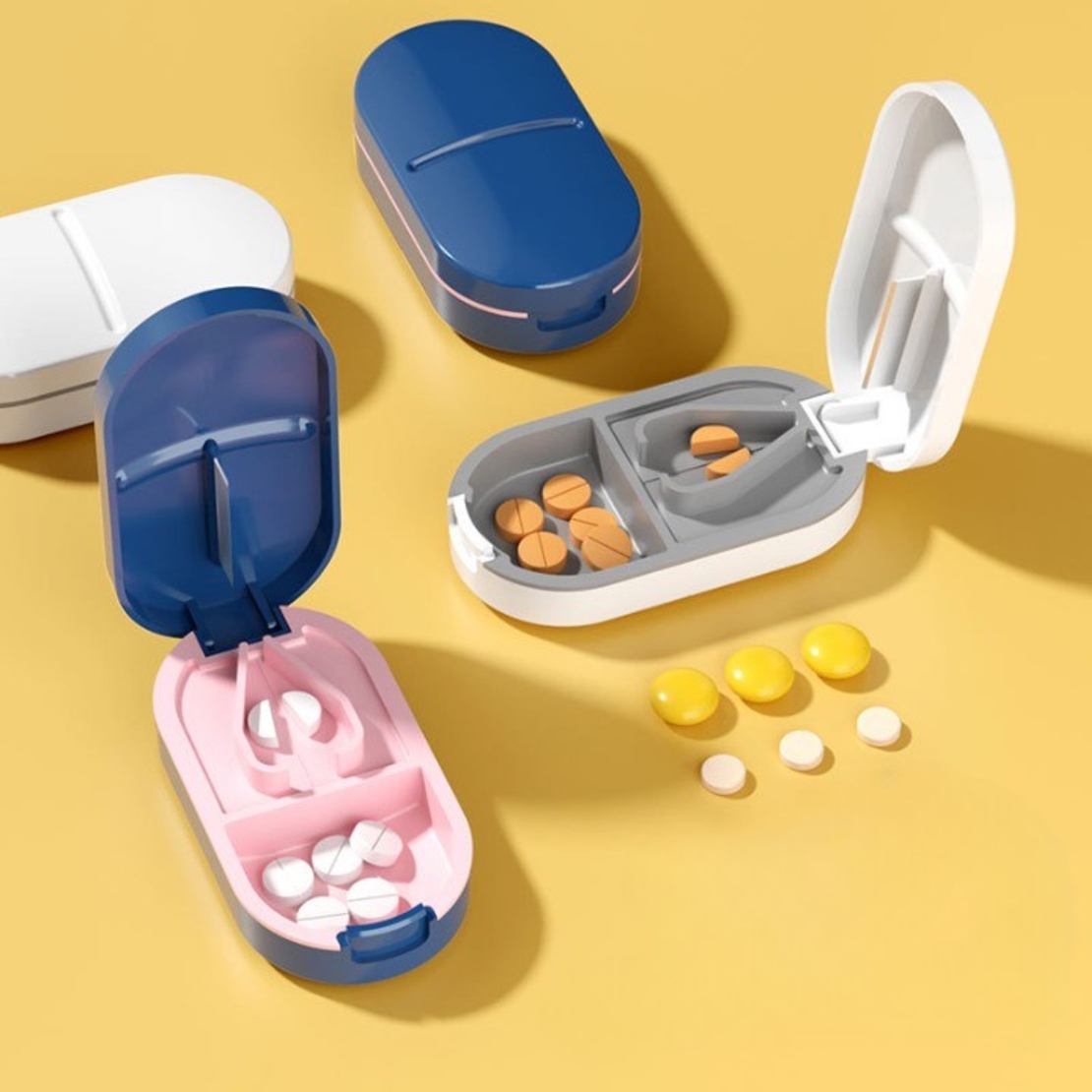 Organizator medicamente, Flippy, Dispozitiv Taiere/Sfaramare Pastile, Ideala pentru Calatorii, Portabila, Perie pentru Curatare, Compartiment depozitare, 8.5x4.5x2.5 cm, Albastru