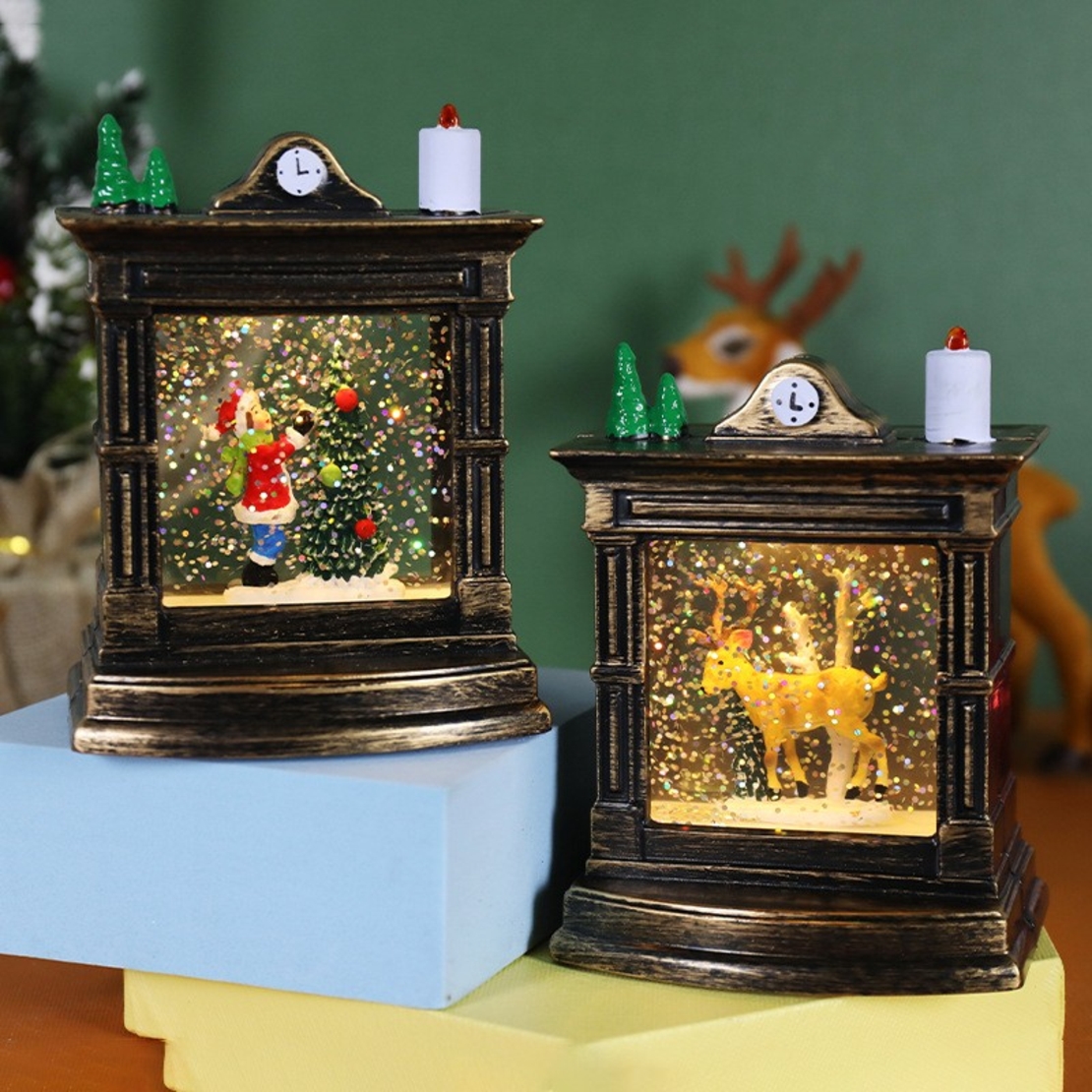 Decoratiune de Craciun tip Semineu / Ceas, Flippy, Glob de Cristal cu Fulgi de Zapada, Model Ren, Iluminare LED, 11.5 x 8.5 x 6.5 cm, Carcasa Vintage Bronze, Transparent