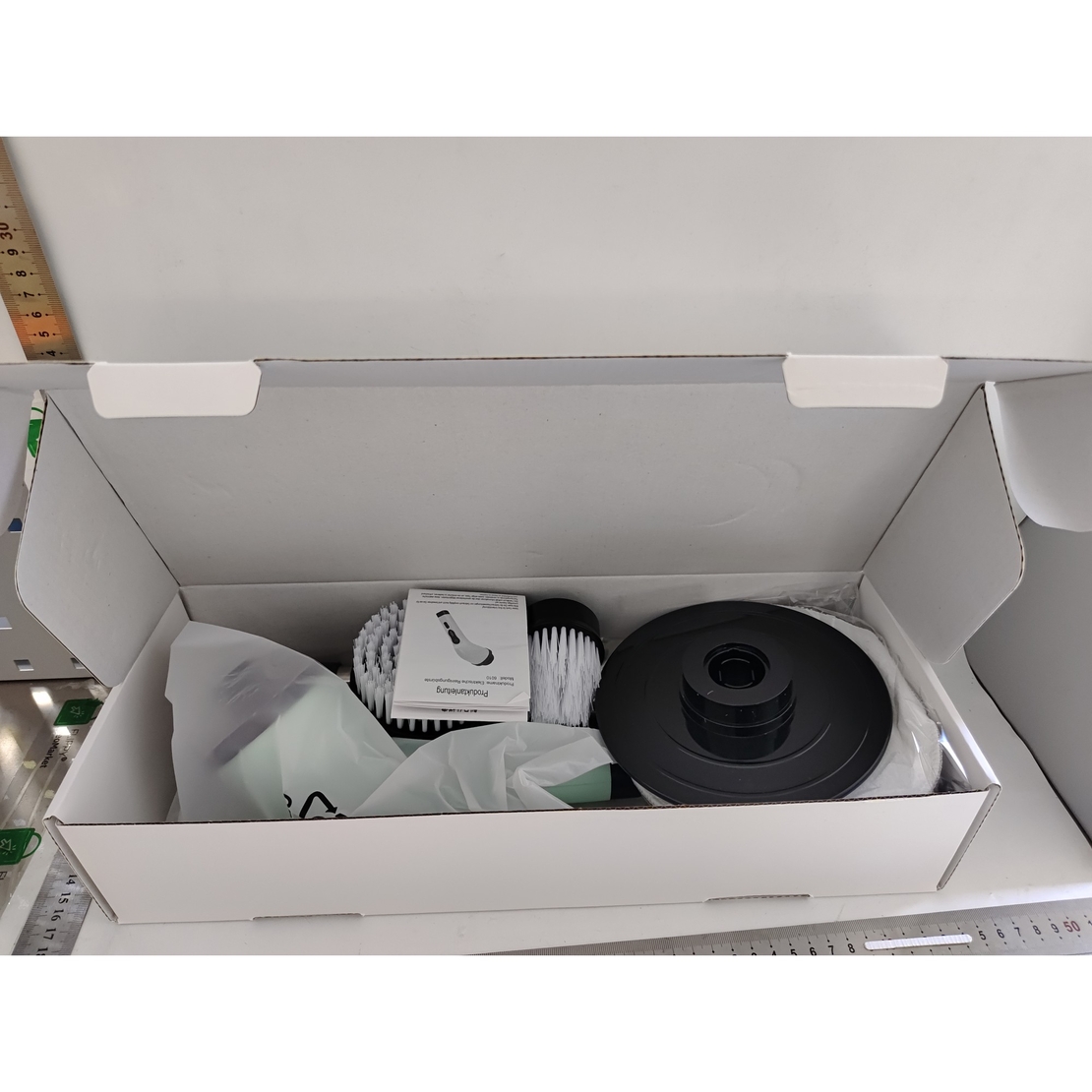 Perie Electrica de Curatare, Flippy, pentru Gresie, Baie, Bucatarie, 25x20x9.5 cm, cu 6 Capete, Maner Extensibil Detasabil 84-127cm, Incarcare USB-Type C, Rotire 360 de Grade, 3000 mAh, Culoare: Verde